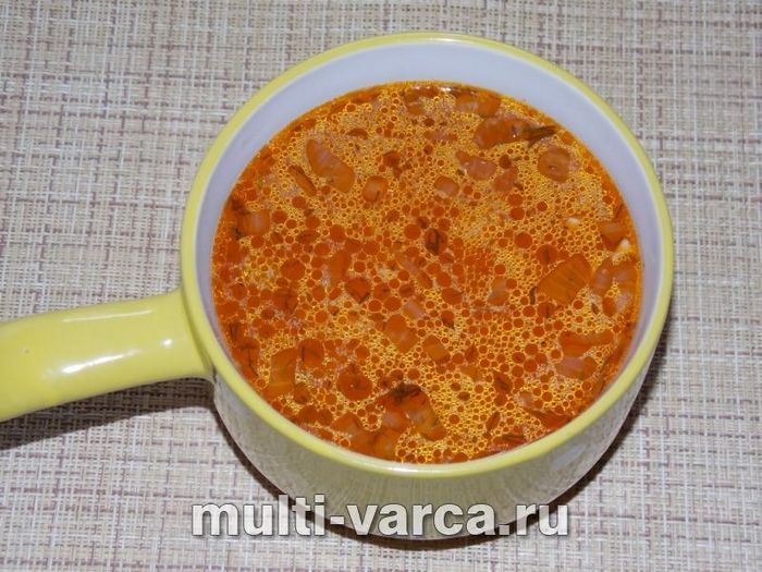 Томатний суп із сосисками