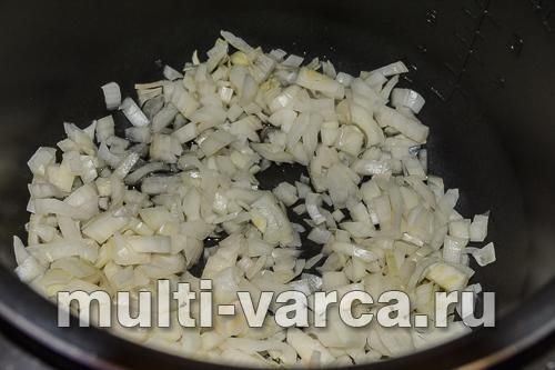 Тушкована в сметані картопля зі свинячими реберцями