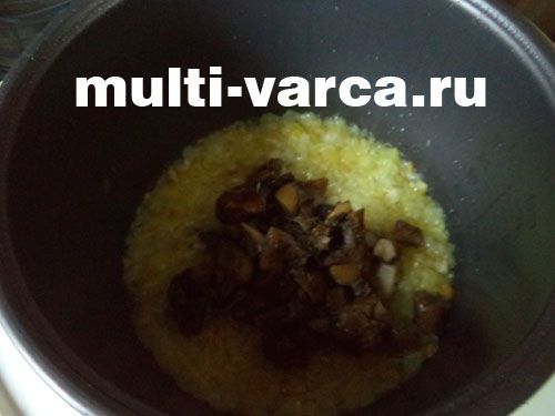 Тушковані гриби з овочами в мультиварці