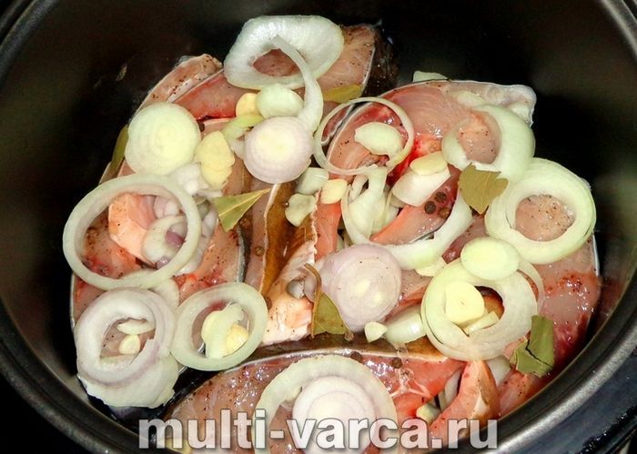 Тушонка з риби в мультиварці