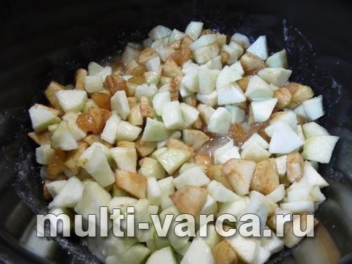 Варення з яблук із родзинками в мультиварці