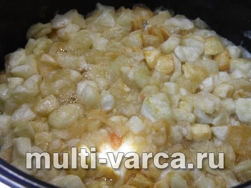 Варення з яблук із родзинками в мультиварці