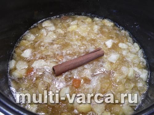 Варення з яблук із родзинками в мультиварці