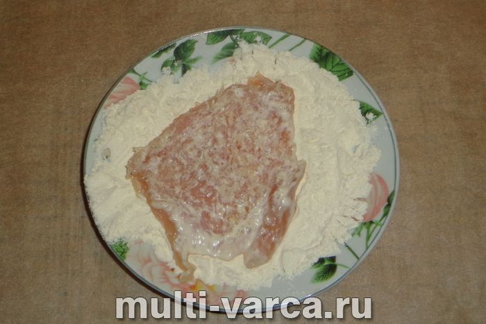 Відбивні з індички в сухарях у духовці