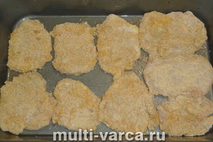 Відбивні з індички в сухарях у духовці