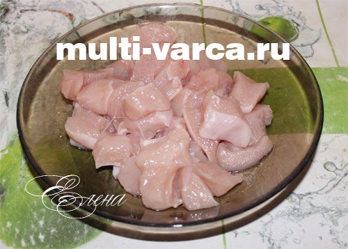 Білі гриби тушковані з куркою в сметанному соусі