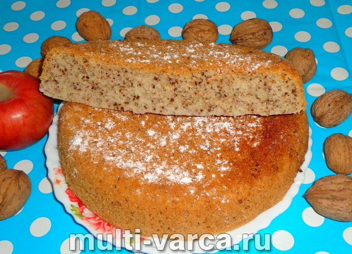 Бісквіт із горіхами в мультиварці