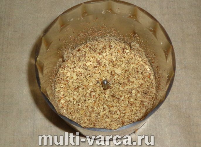 Бісквіт із горіхами в мультиварці