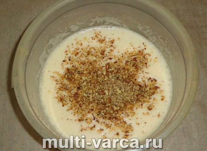 Бісквіт із горіхами в мультиварці