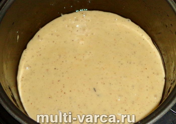 Бісквіт із горіхами в мультиварці