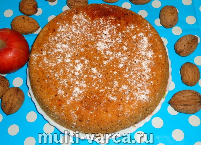 Бісквіт із горіхами в мультиварці