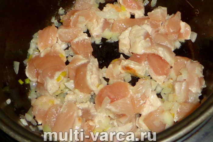 Булгур із куркою та грибами в мультиварці