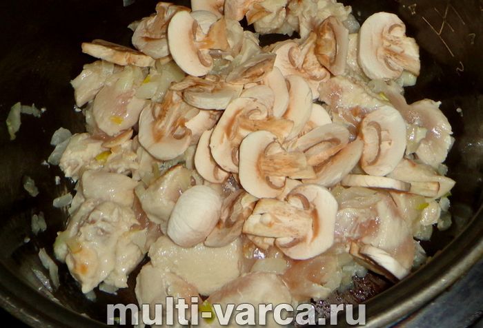 Булгур із куркою та грибами в мультиварці