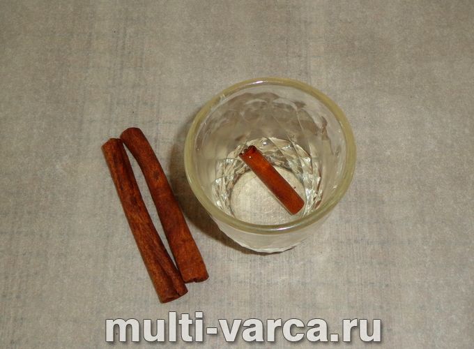 Джем із чорної смородини з корицею на зиму