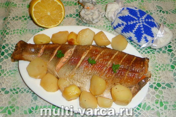 Форель запечена з картоплею