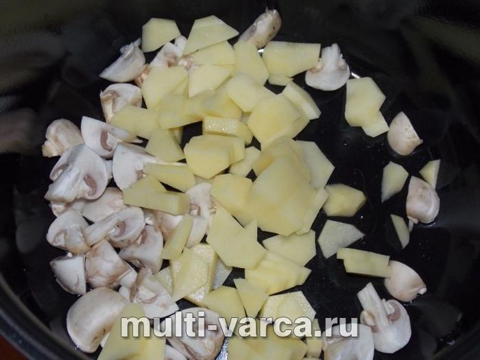 Гречаний суп із грибами