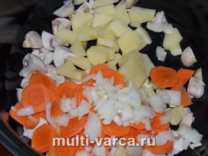 Гречаний суп із грибами