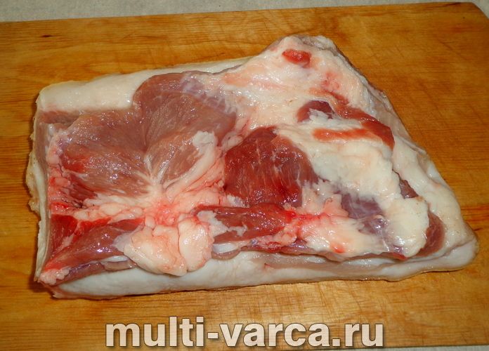 Грудинка в цибулевому лушпинні в мультиварці