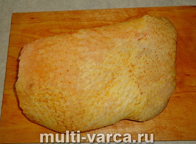 Грудинка в цибулевому лушпинні в мультиварці