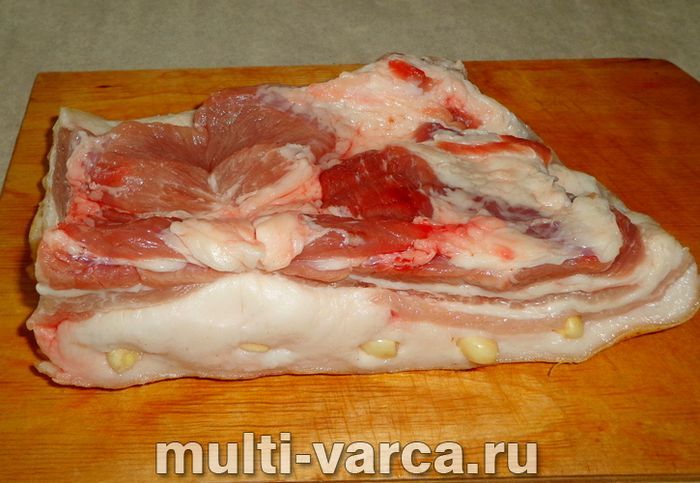 Грудинка в цибулевому лушпинні в мультиварці