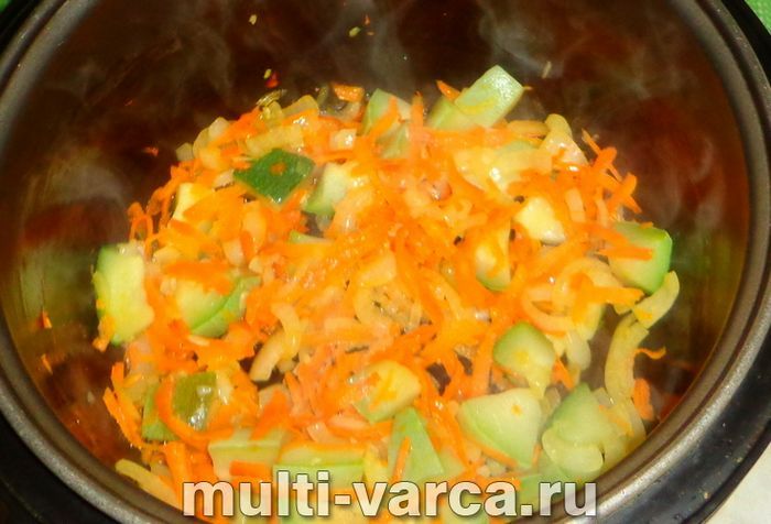 Грудка індички з овочами в мультиварці