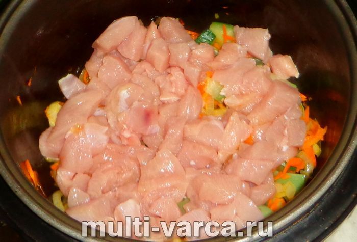 Грудка індички з овочами в мультиварці