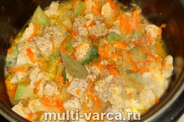 Грудка індички з овочами в мультиварці
