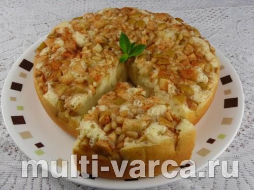 Яблучний пиріг із кедровими горіхами