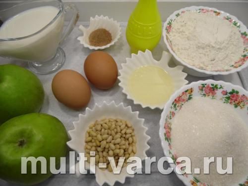 Яблучний пиріг із кедровими горіхами
