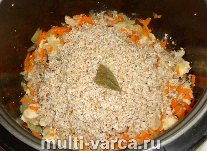 Ячна каша з м'ясом у мультиварці