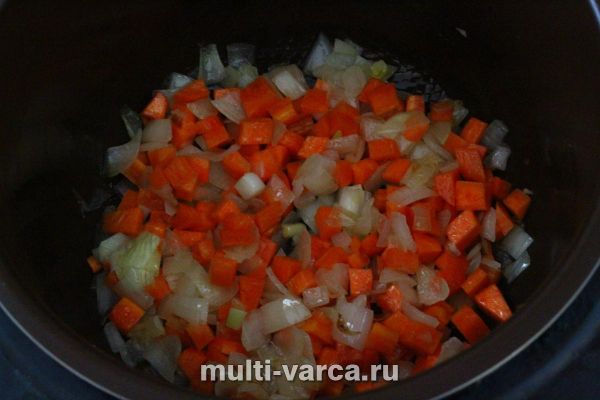 Яловича печінка, тушкована з овочами