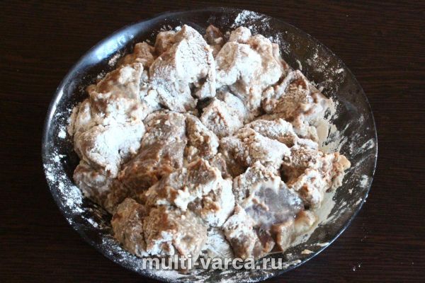 Яловича печінка, тушкована з овочами