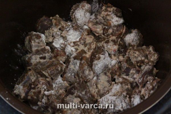Яловича печінка, тушкована з овочами