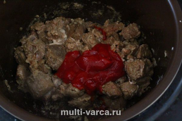 Яловича печінка, тушкована з овочами