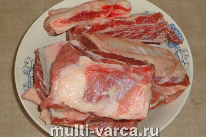 Яловичі ребра з картоплею в мультиварці