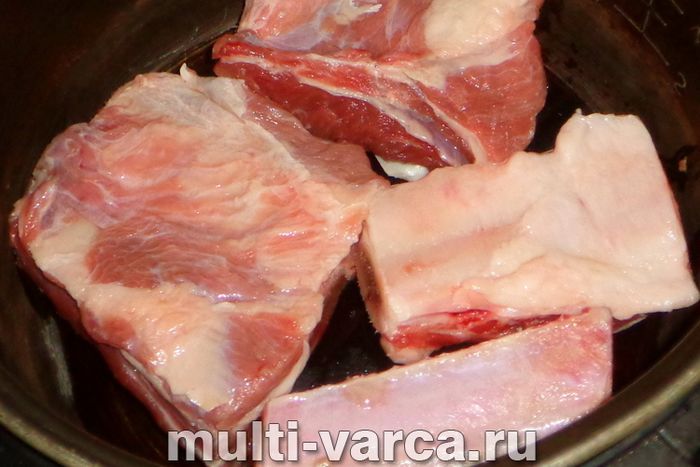 Яловичі ребра з картоплею в мультиварці