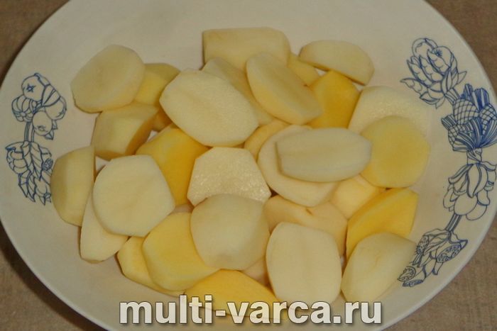 Яловичі ребра з картоплею в мультиварці