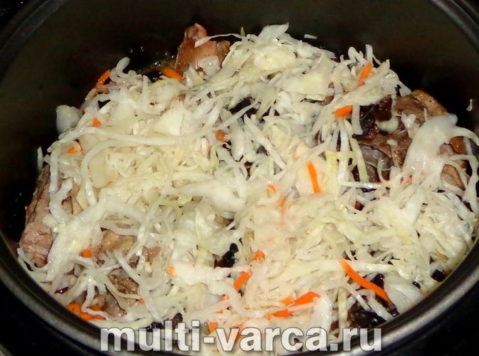 Качка з квашеною капустою в мультиварці