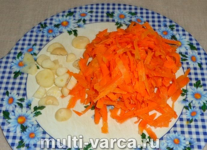 Качка з овочами в мультиварці