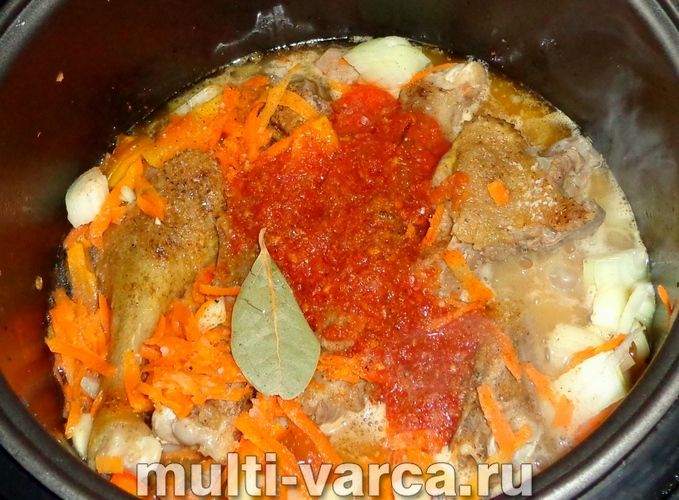 Качка з овочами в мультиварці