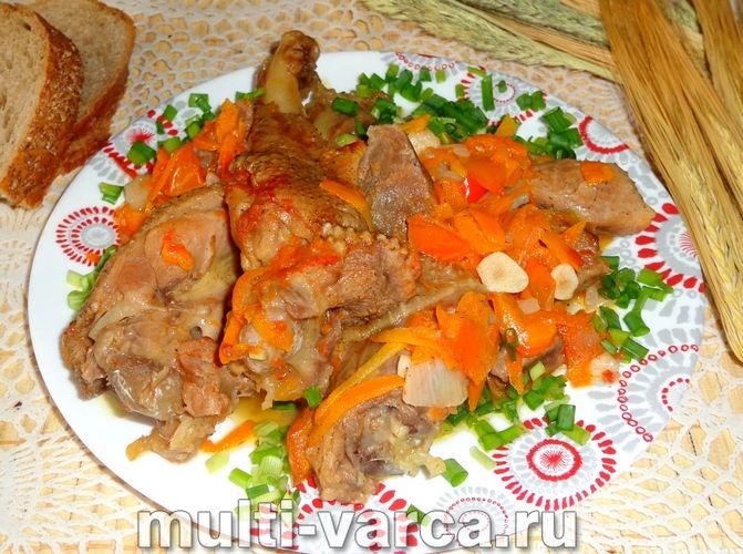 Качка з овочами в мультиварці