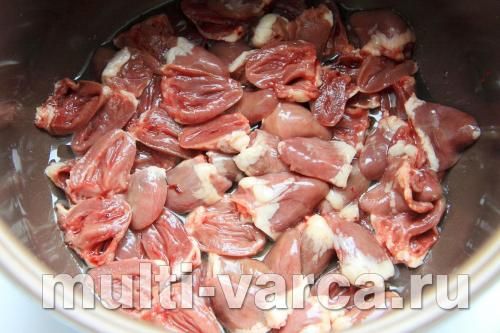 Картопля, тушкована з курячими сердечками