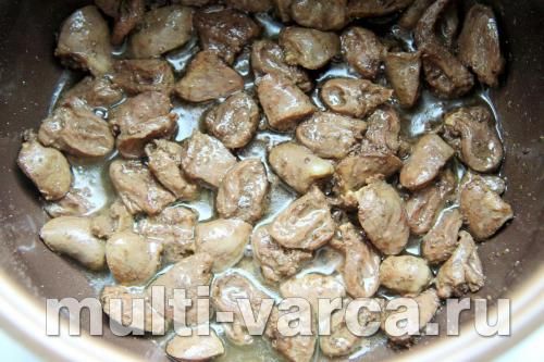 Картопля, тушкована з курячими сердечками