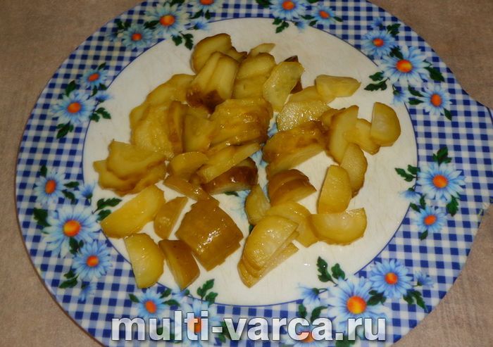 Картопля з огірками в мультиварці