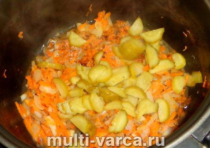 Картопля з огірками в мультиварці