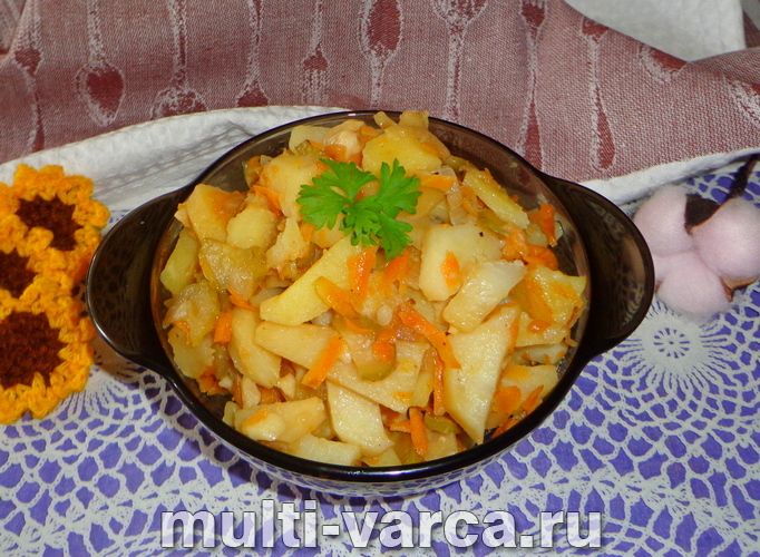 Картопля з огірками в мультиварці