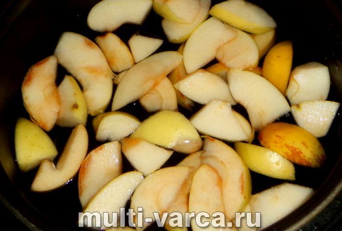 Компот із яблук і груш у мультиварці