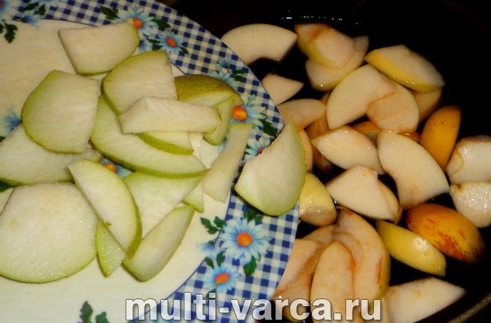 Компот із яблук і груш у мультиварці