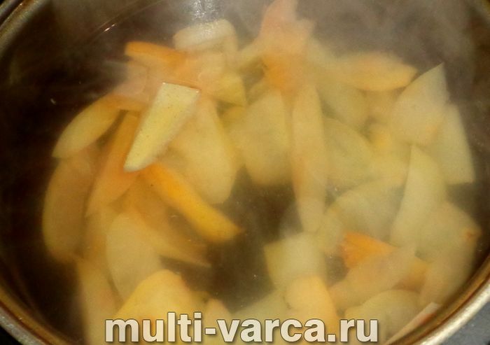 Компот із яблук і груш у мультиварці
