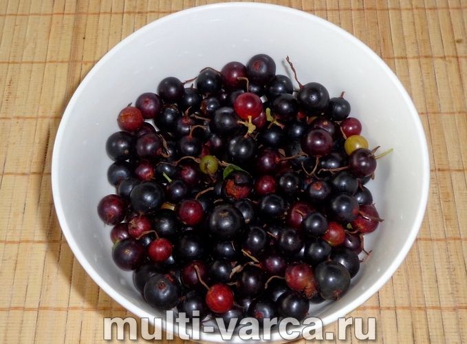Компот із яблук і смородини на зиму